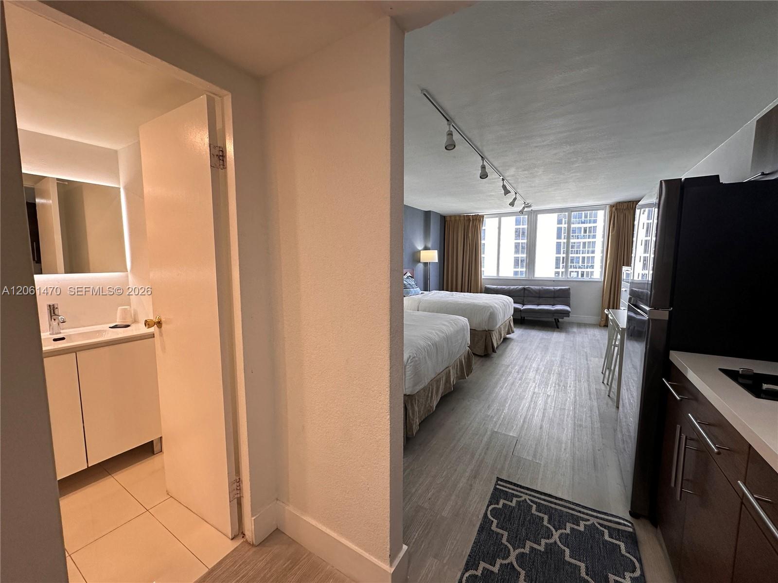 19201 Collins Avenue 723 Property Photo 18