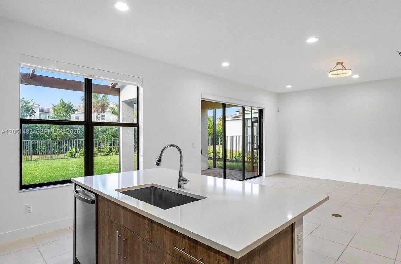 5485 Starfish Road Property Photo 14