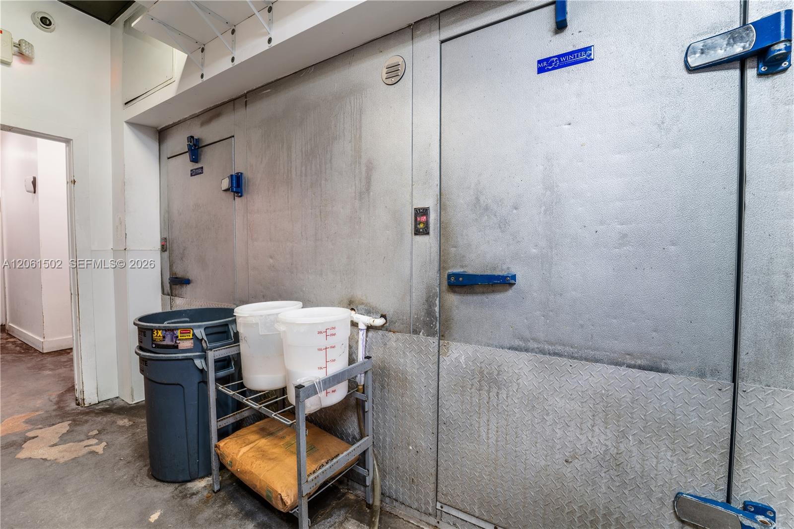 A12061502 Property Photo 31