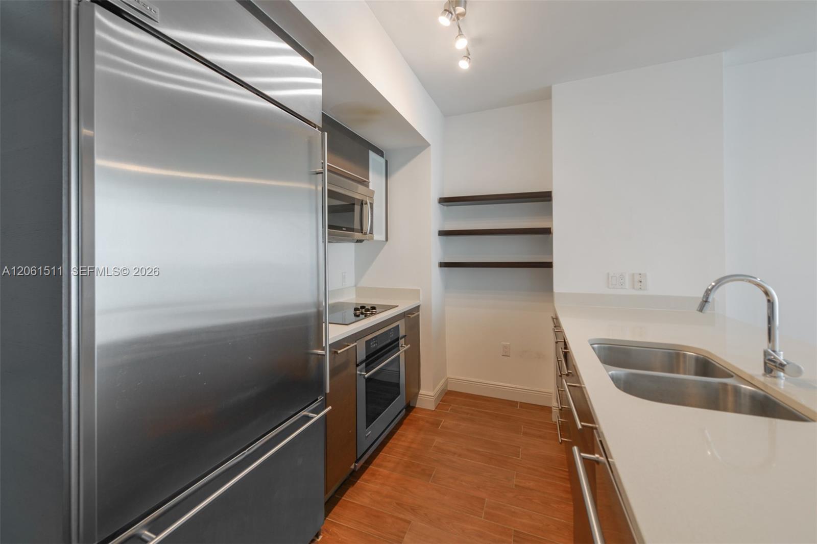 500 Brickell Avenue 2407 Property Photo 4