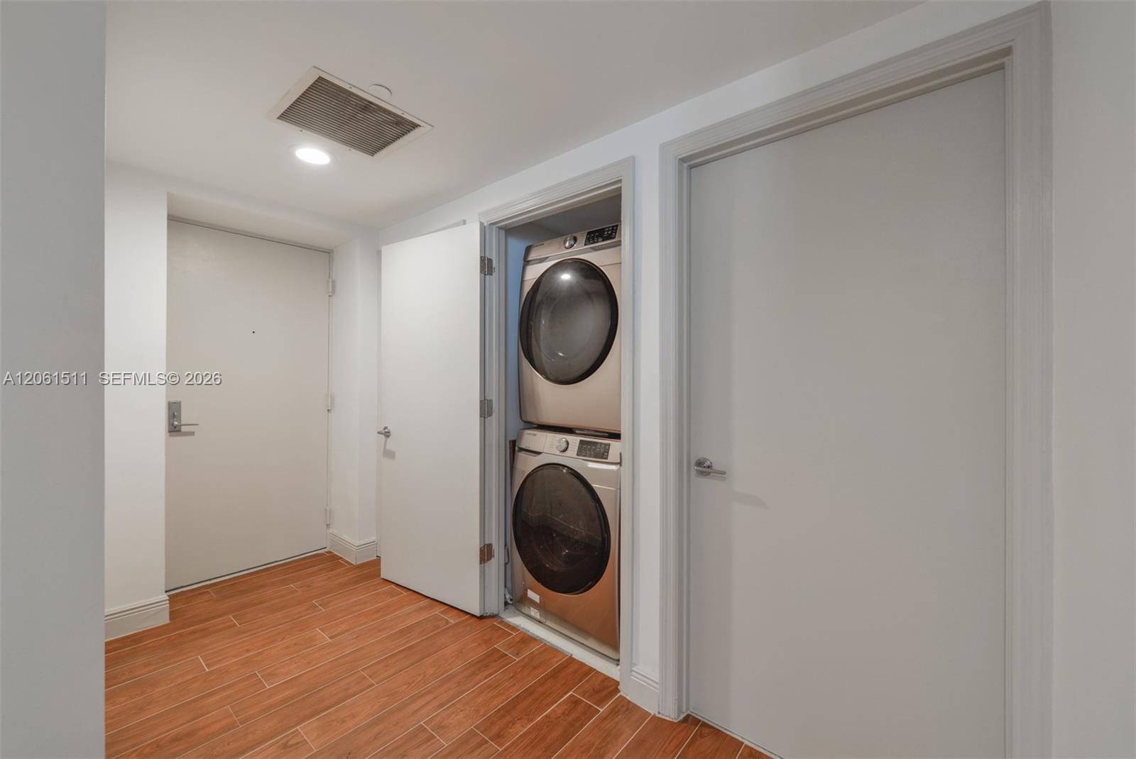 500 Brickell Avenue 2407 Property Photo 17