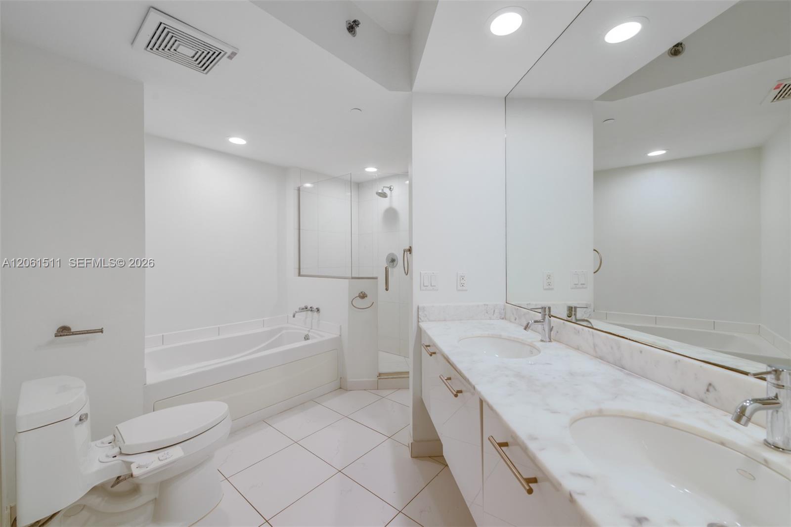 500 Brickell Avenue 2407 Property Photo 25