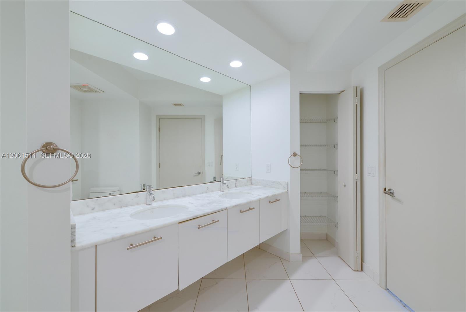 500 Brickell Avenue 2407 Property Photo 27
