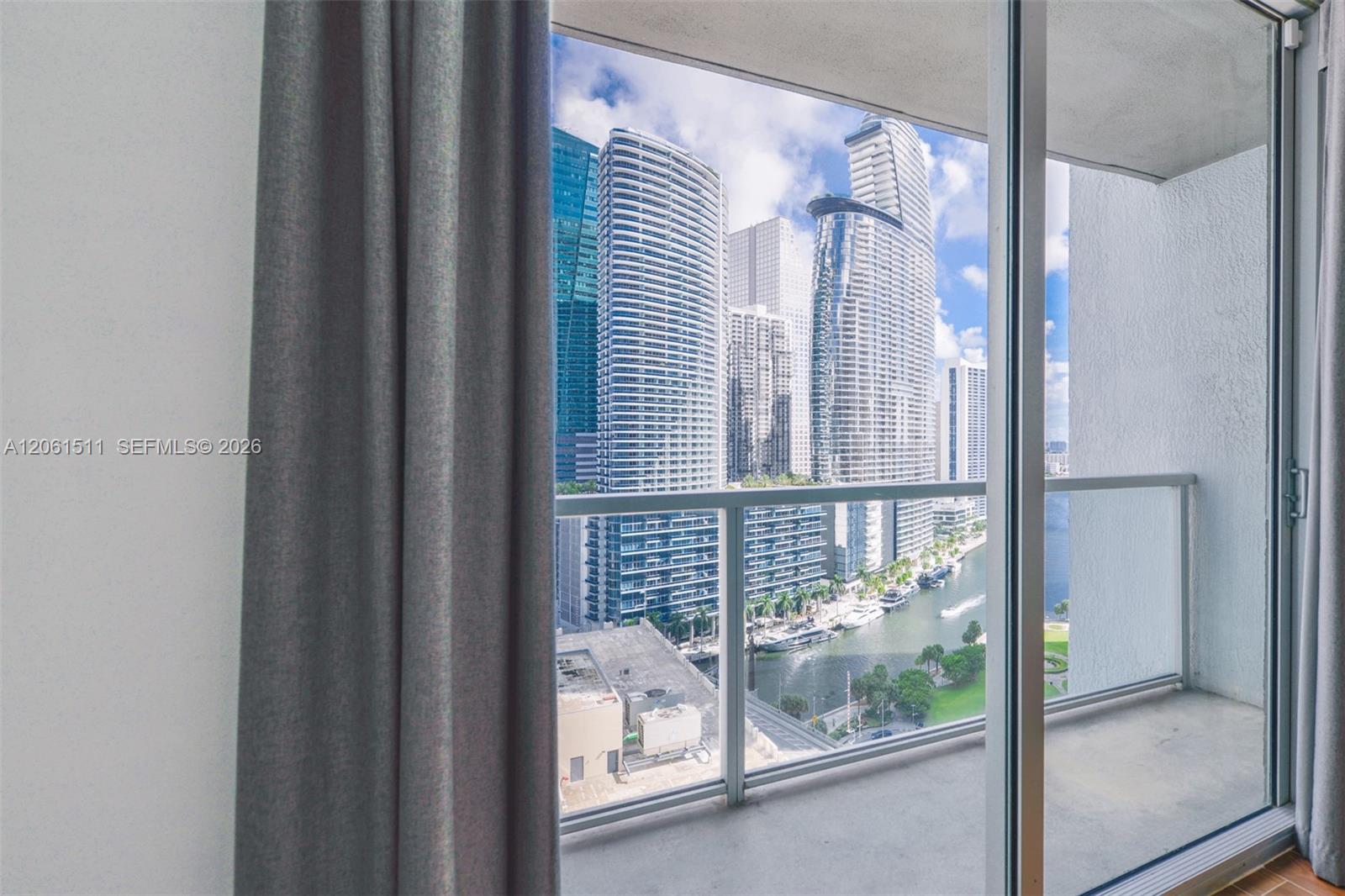 500 Brickell Avenue 2407 Property Photo 28