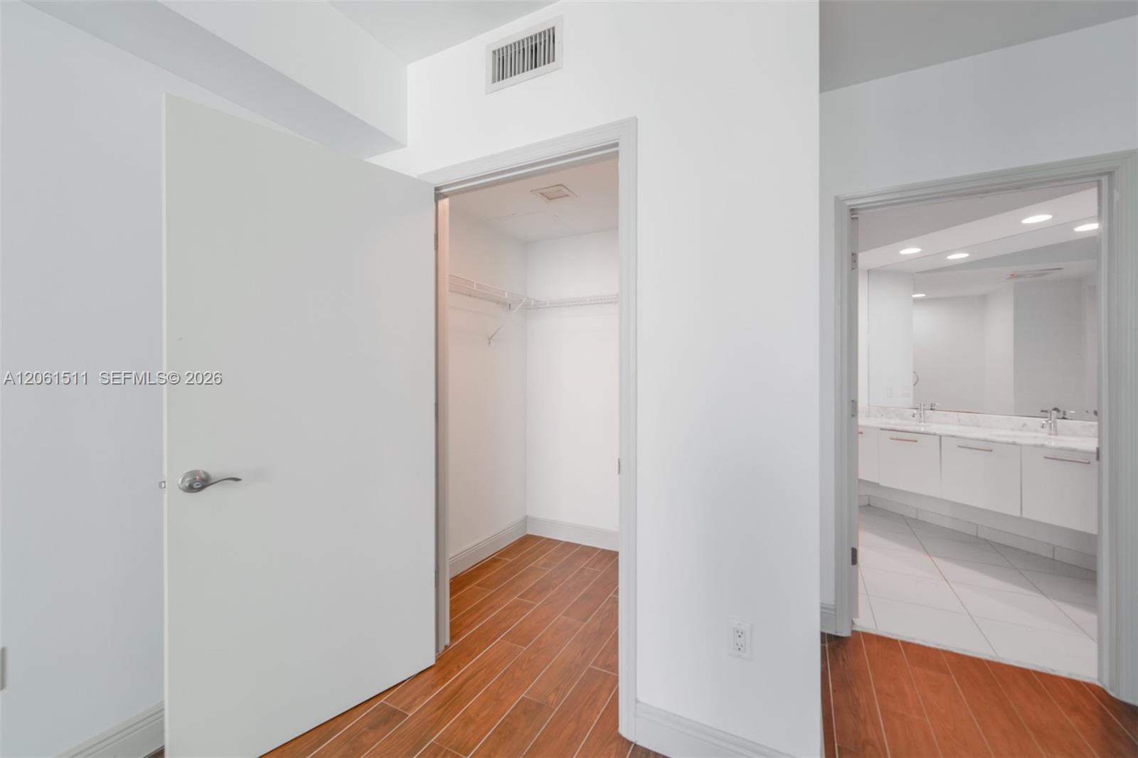 500 Brickell Avenue 2407 Property Photo 29