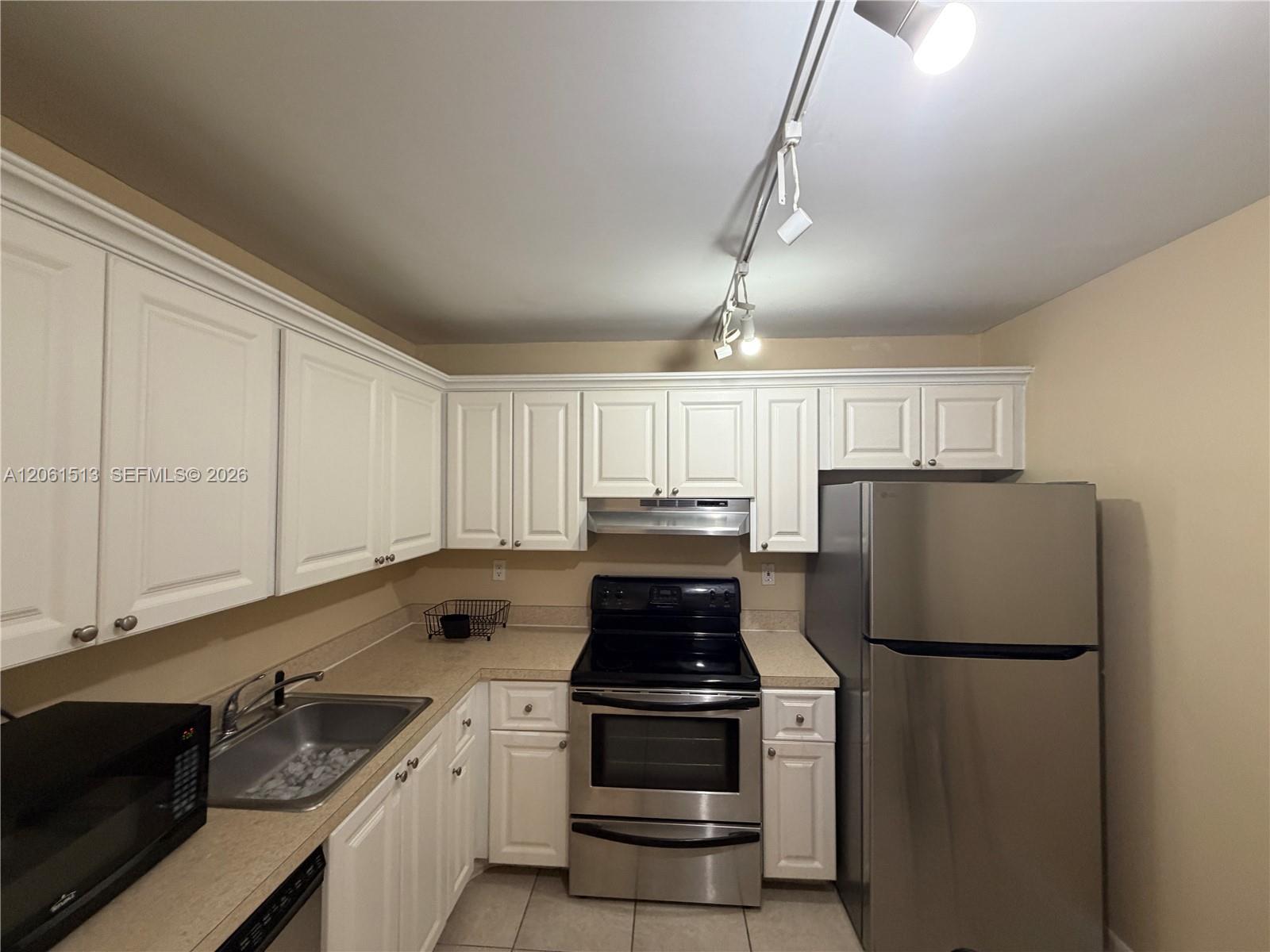 711 N Pine Island Road 121 Property Photo 4