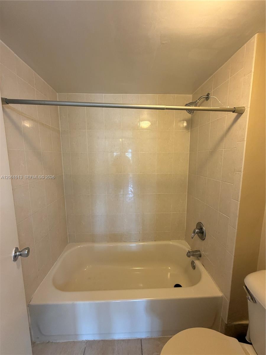 711 N Pine Island Road 121 Property Photo 14