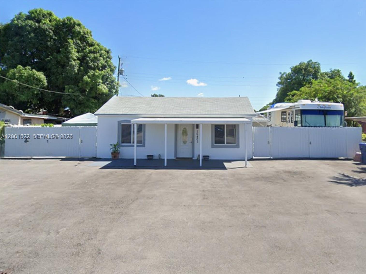 10401 Nw 33rd Avenue Property Photo 1