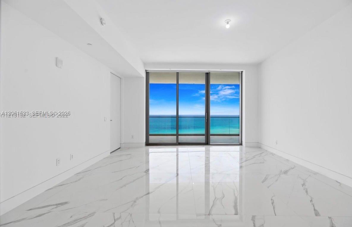 A12061523 Property Photo 5