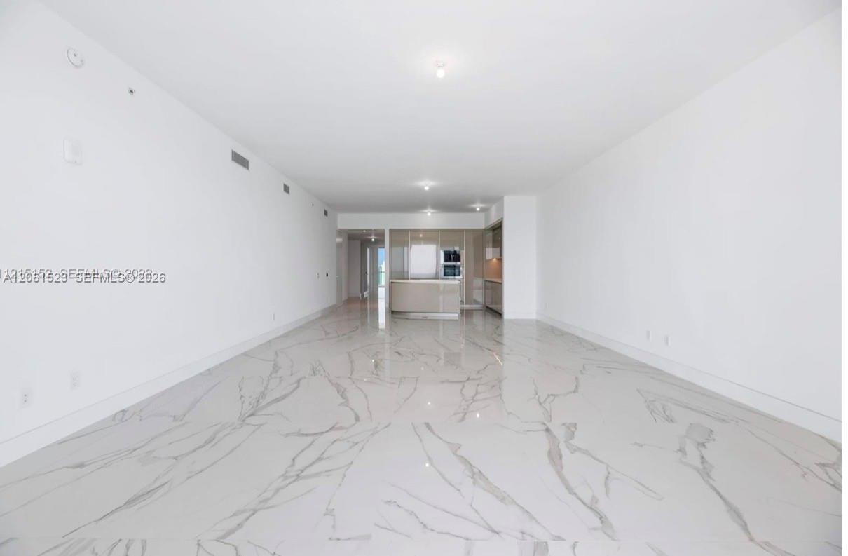 A12061523 Property Photo 11