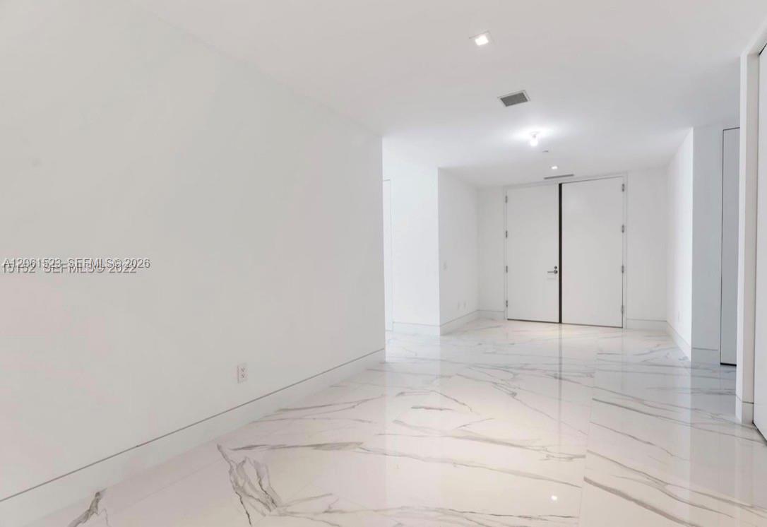 A12061523 Property Photo 32