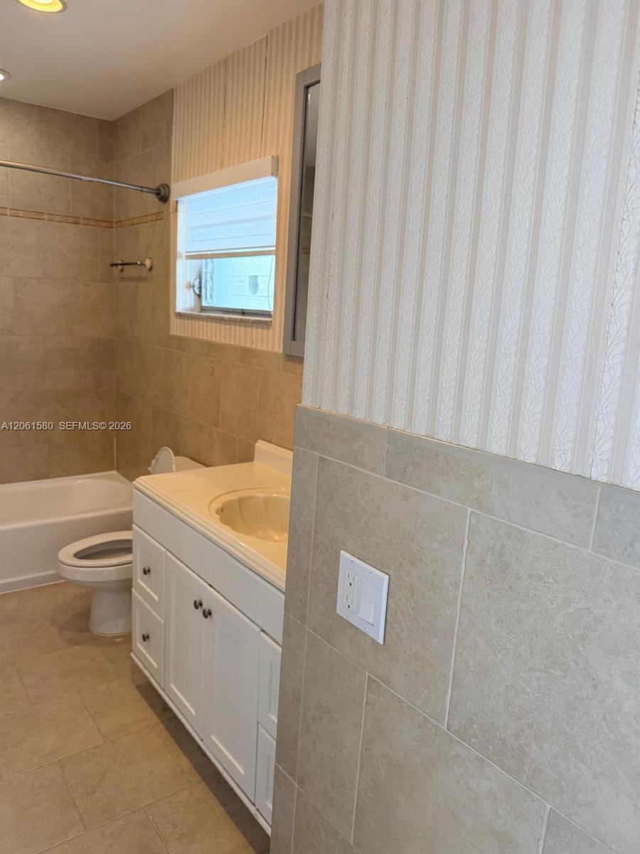 2200 Park Lane 311 Property Photo 12