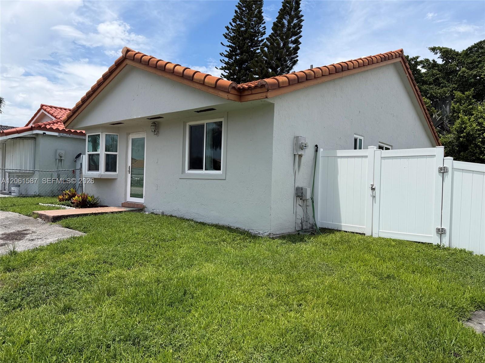11686 NW 91st Place Property Photo 1