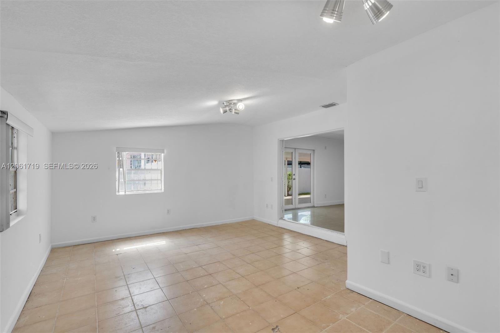 3685 W 9th Avenue Property Photo 22