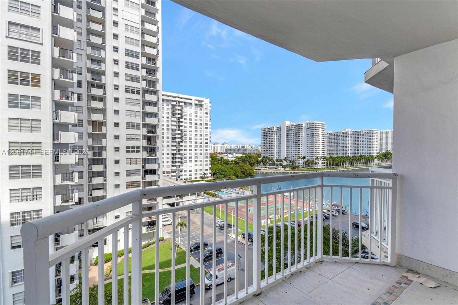 18051 Biscayne Boulevard 801 Property Photo 3