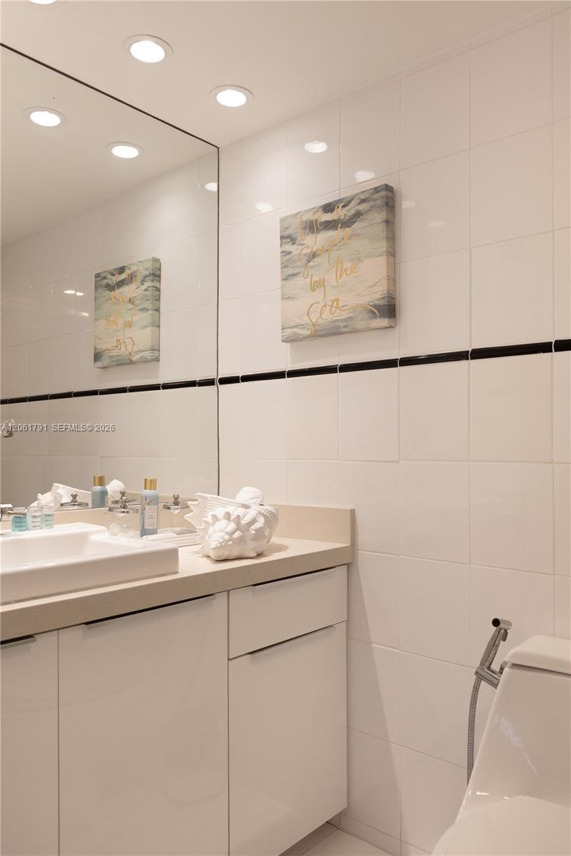 1817 S Ocean Drive 320 Property Photo 14