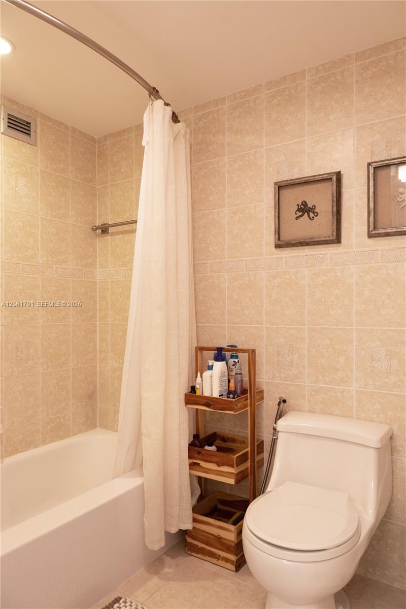 1817 S Ocean Drive 320 Property Photo 23