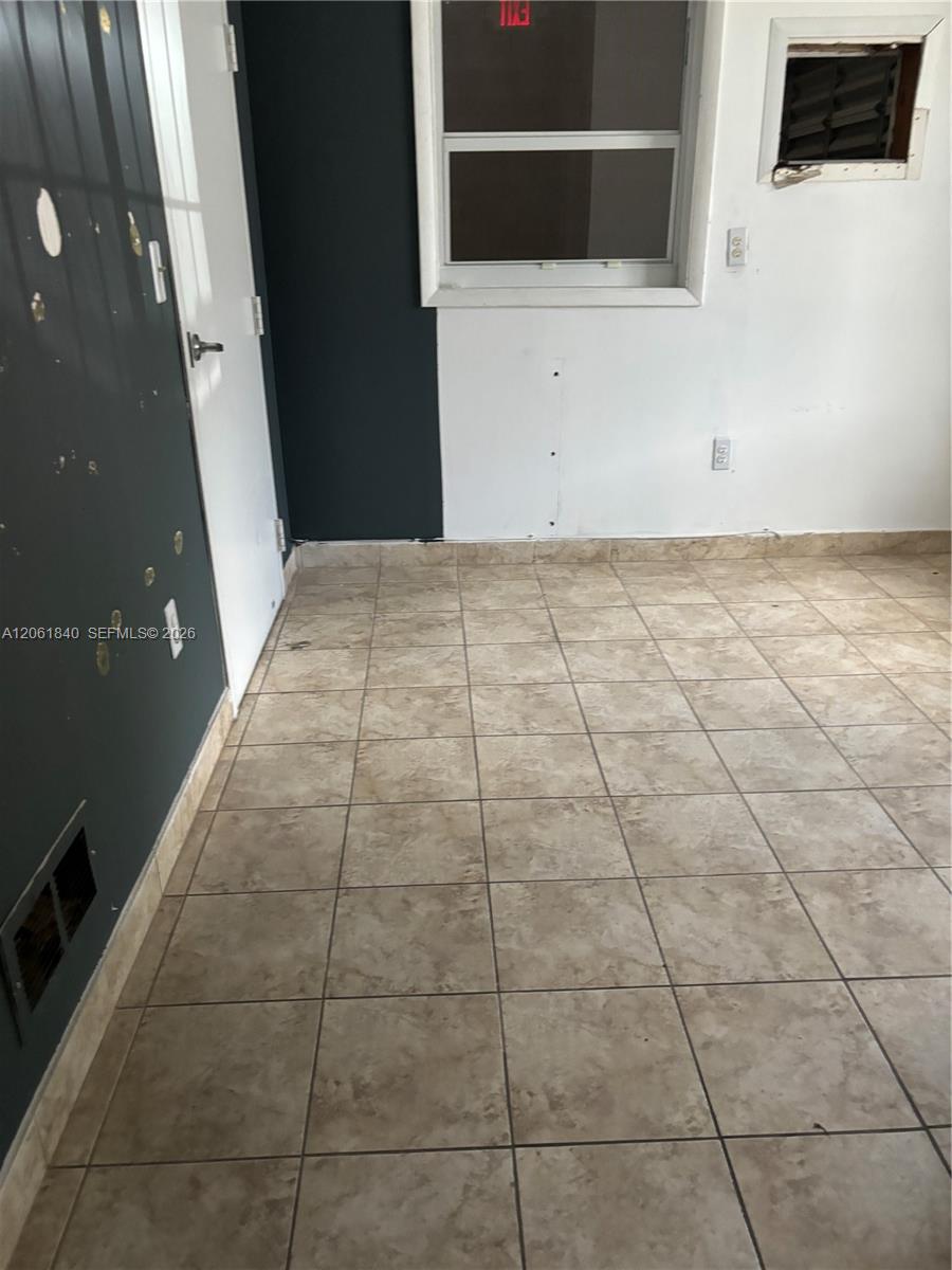 10770 Nw 138th Street C-5 Property Photo 2