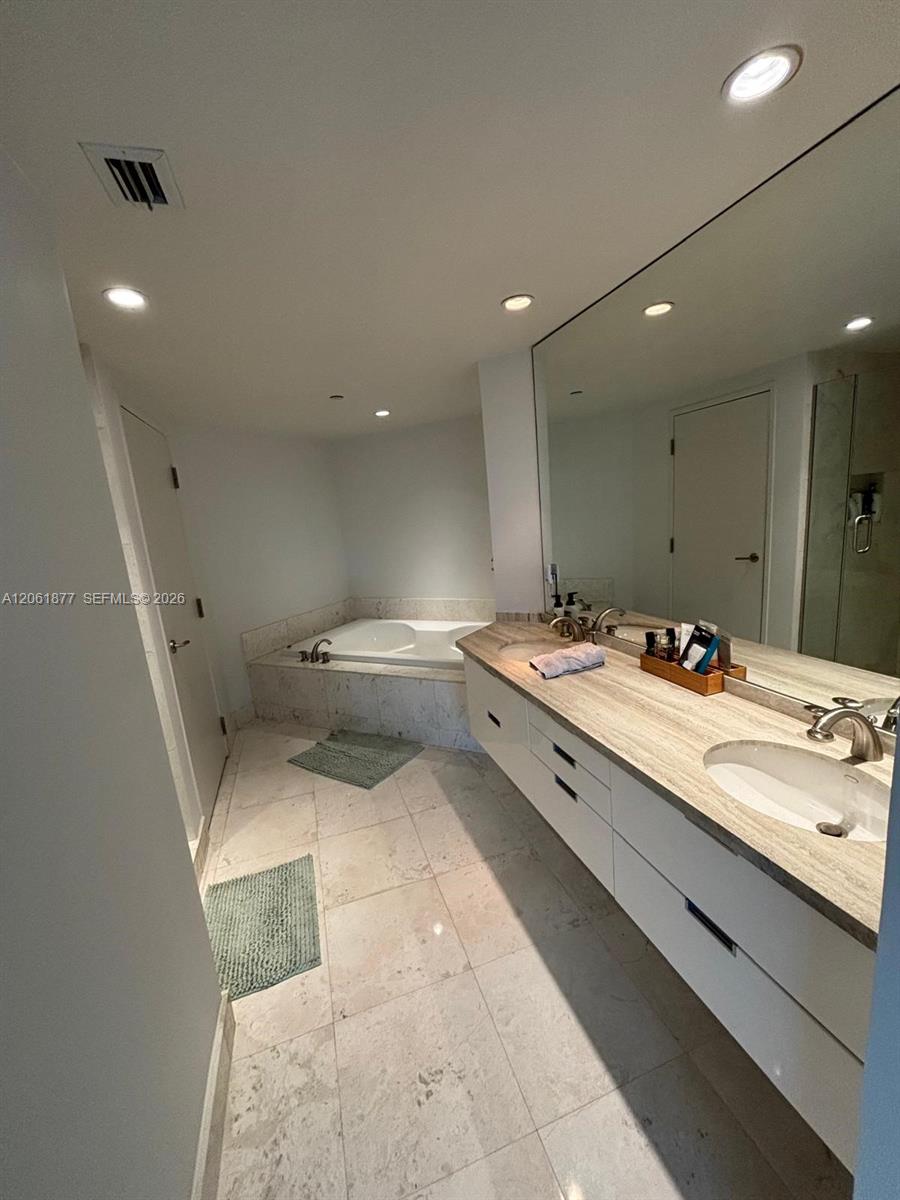 9401 Collins 401 Property Photo 7
