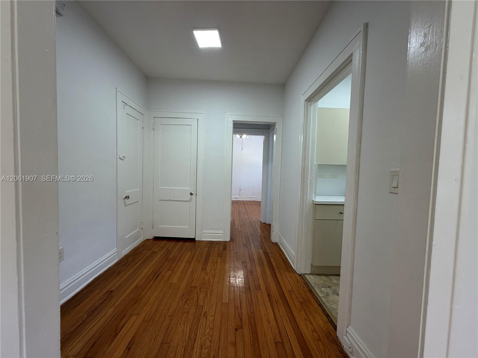 320 Mendoza Avenue 6 Property Photo 4