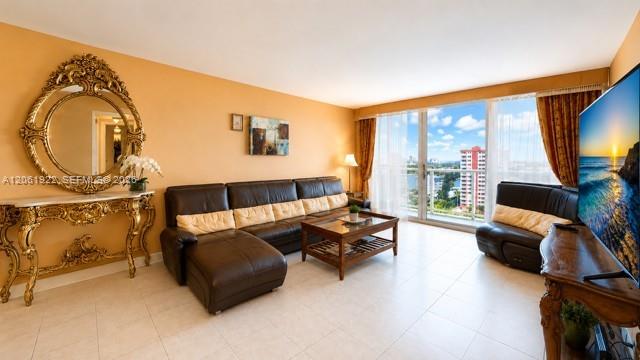3140 S Ocean Drive 1210 Property Photo 2