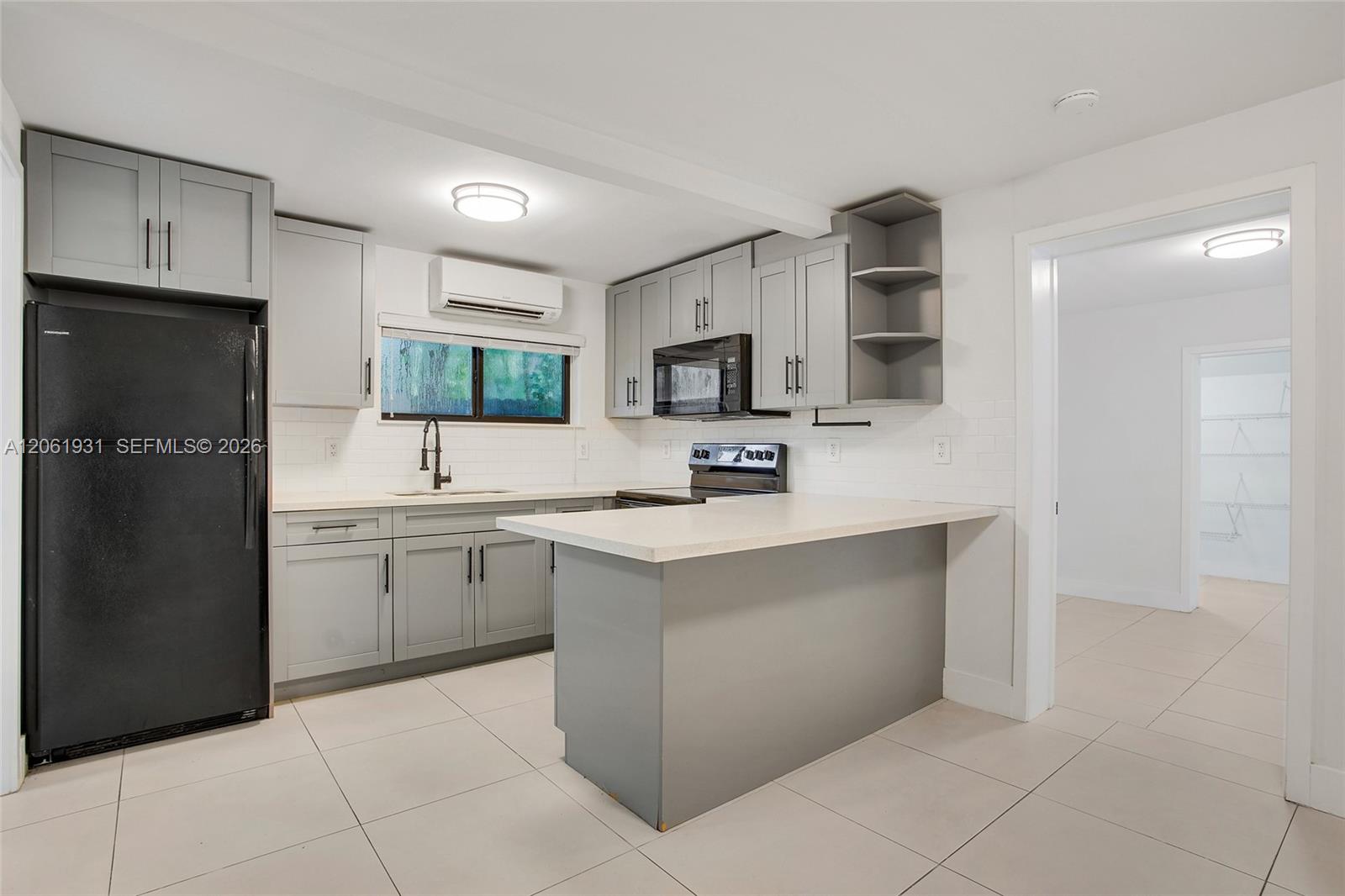 A12061931 Property Photo 3