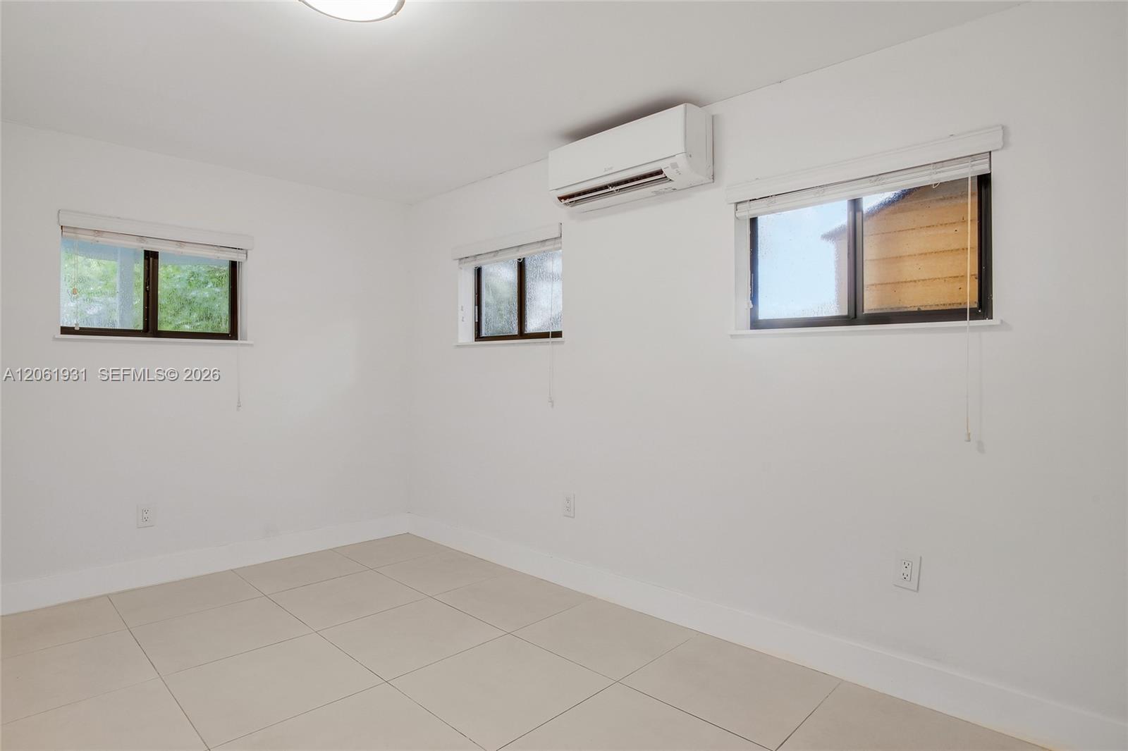 A12061931 Property Photo 11