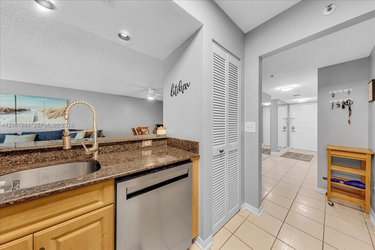 2240 N Cypress Bend Drive 204 Property Photo 16