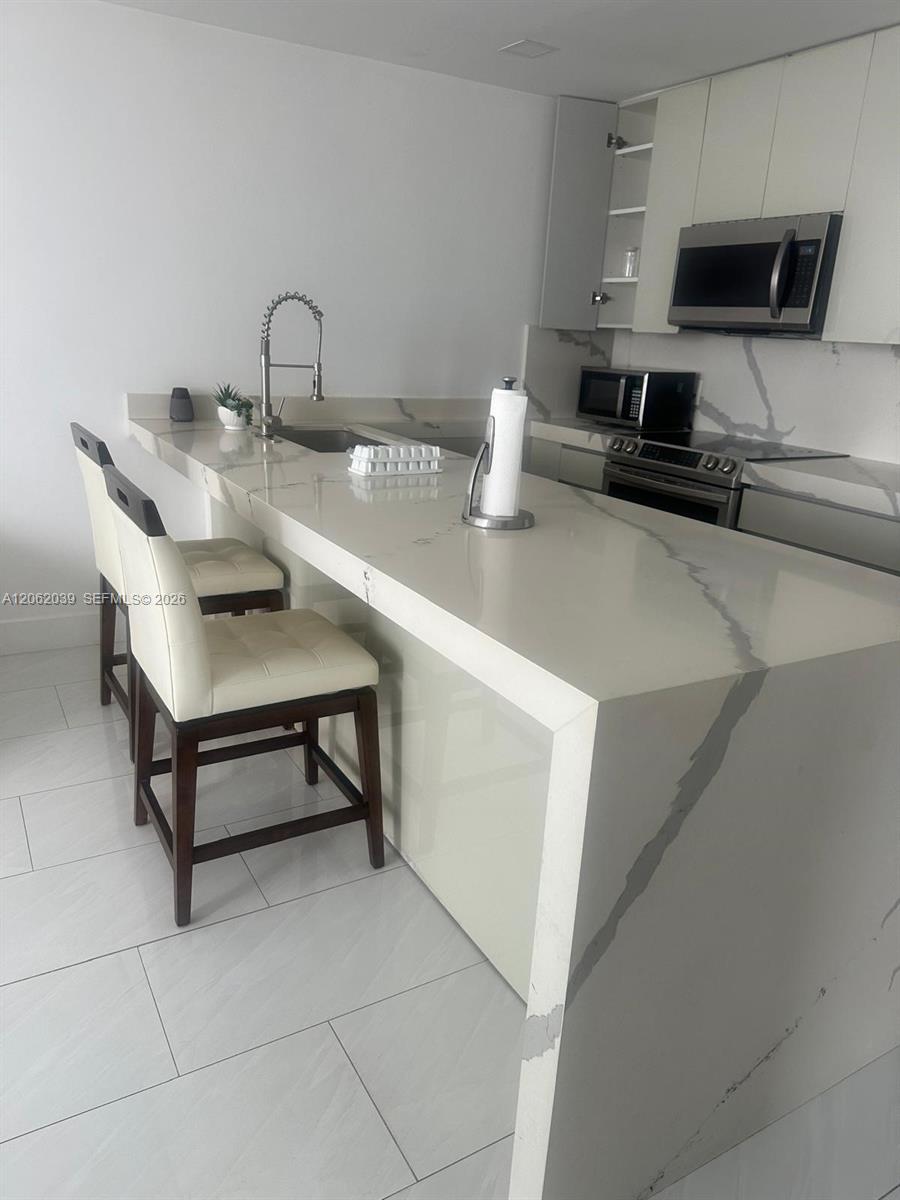 3725 S Ocean Drive 1507 Property Photo 1