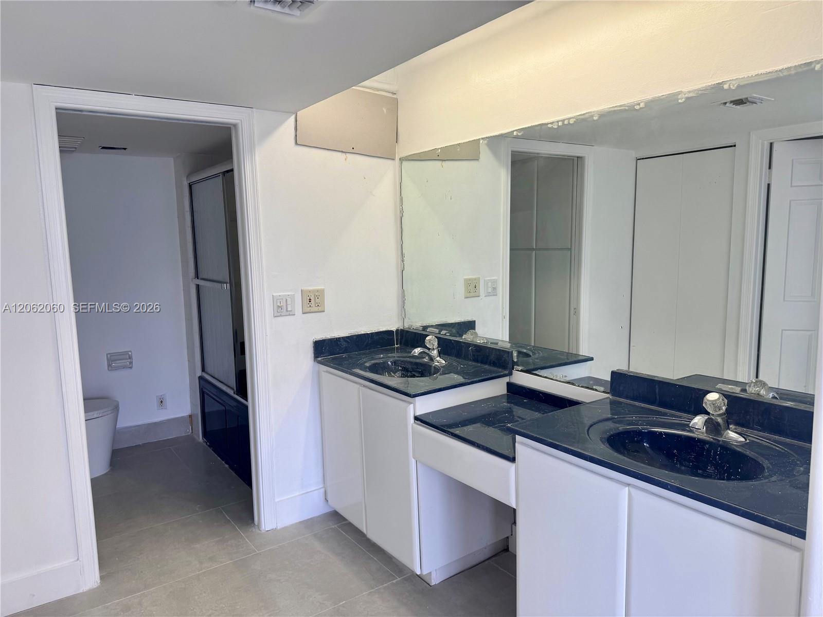 911 Ocean Drive 503 Property Photo 12