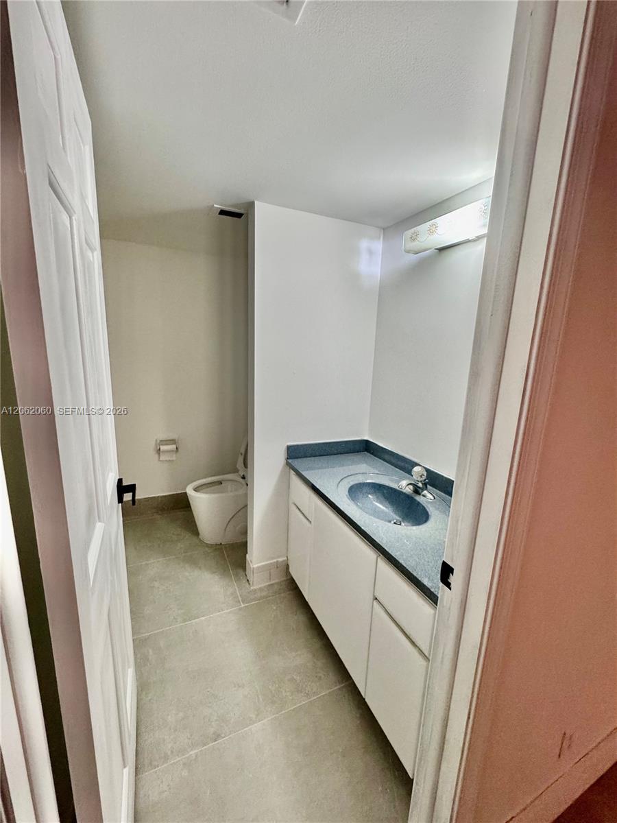 911 Ocean Drive 503 Property Photo 15