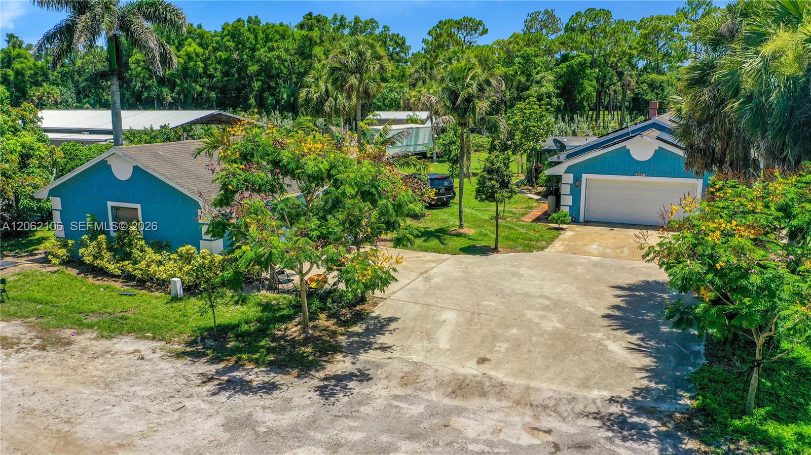 2587 E Road Property Photo 2