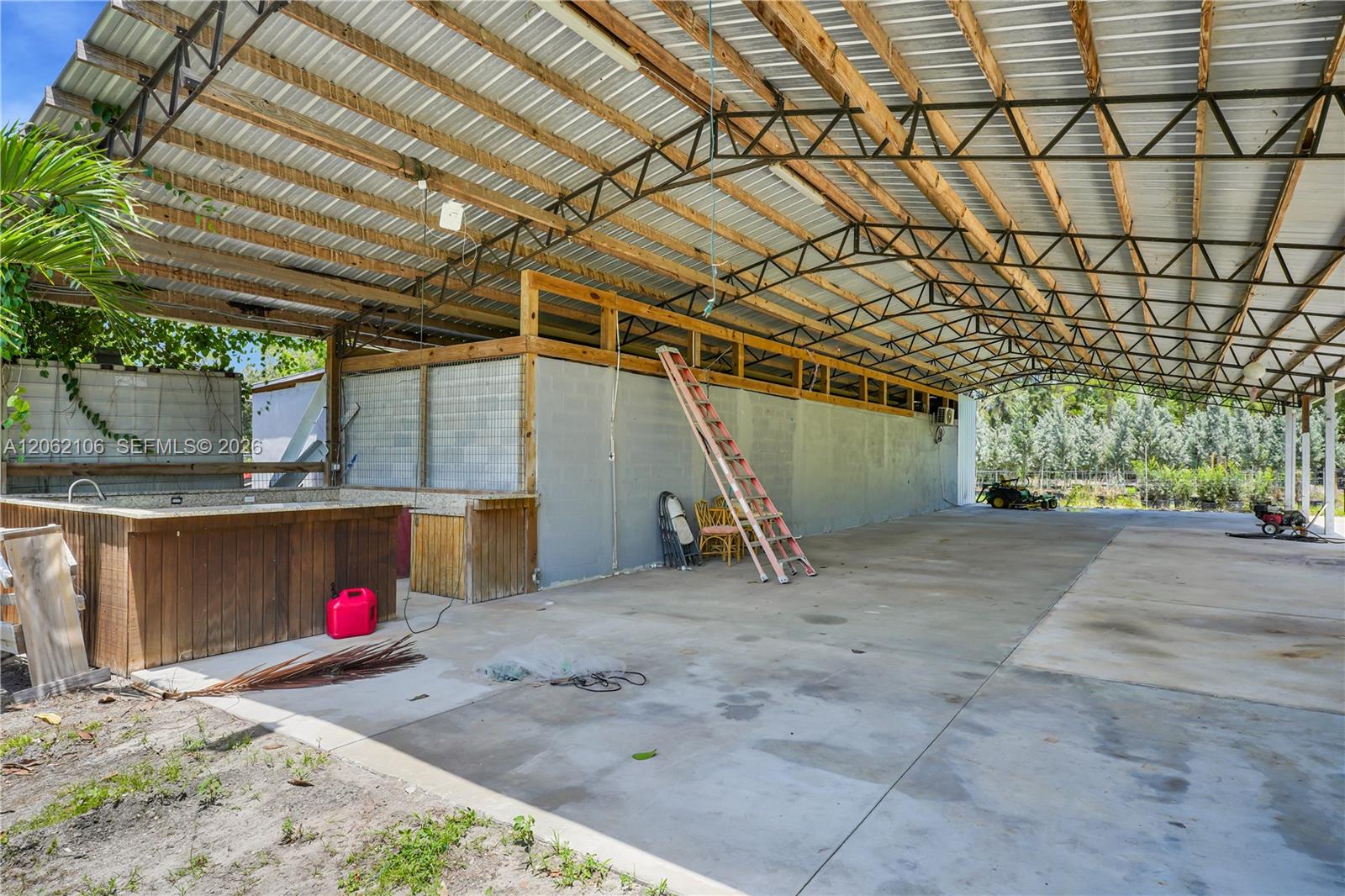 2587 E Road Property Photo 36