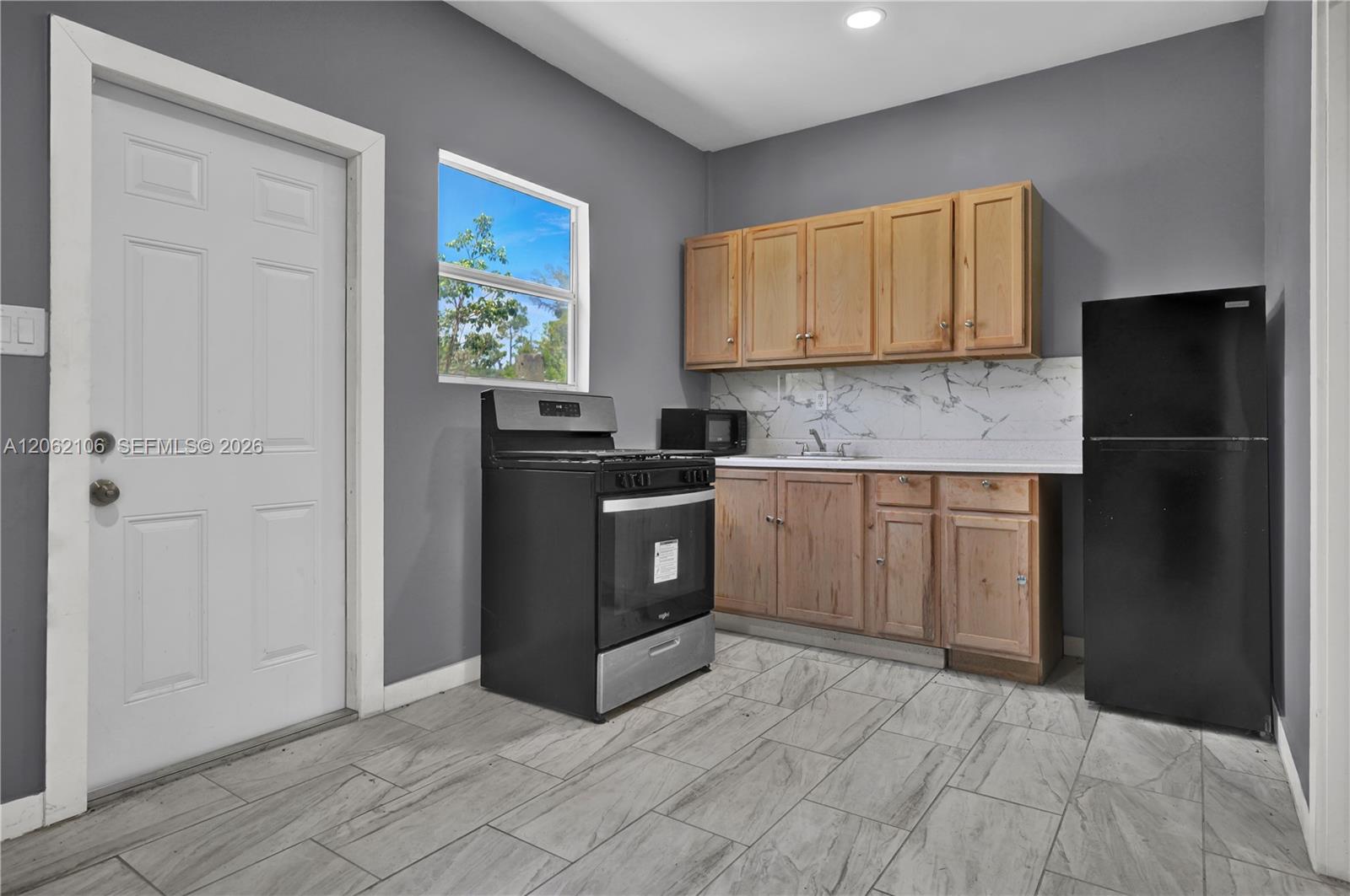 2587 E Road Property Photo 46