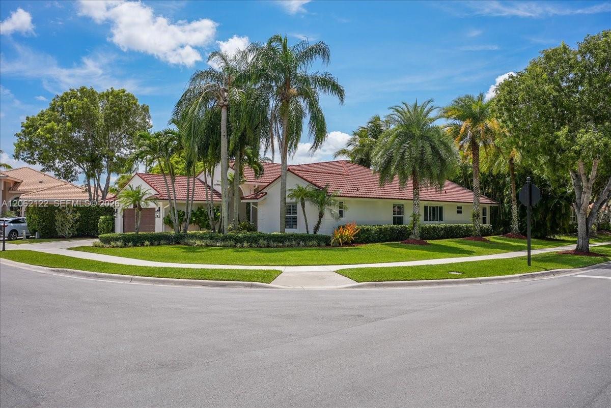 894 Spoonbill Circle Property Photo 3