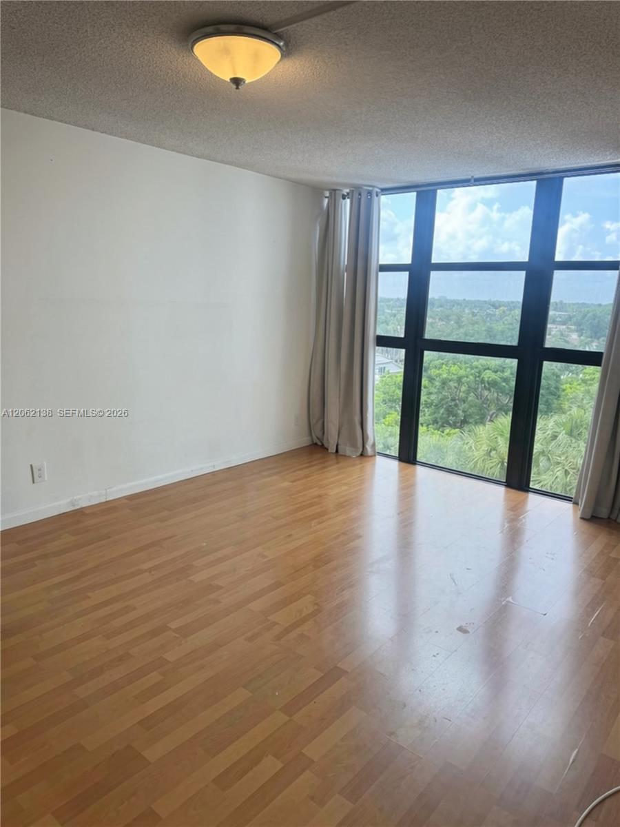 200 Leslie Drive 629 Property Photo 8