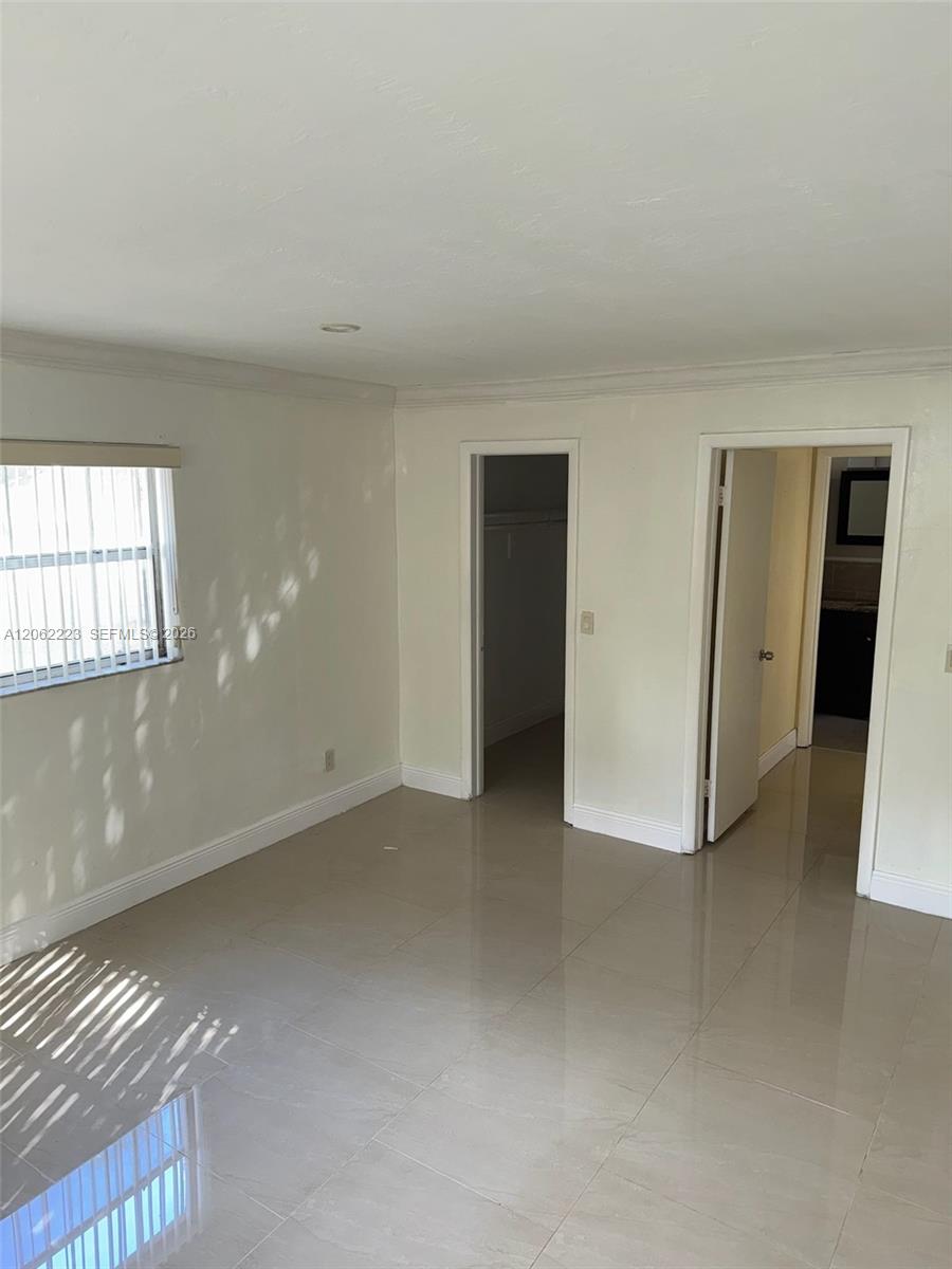 14052 Ne 2nd Court 221 Property Photo 3