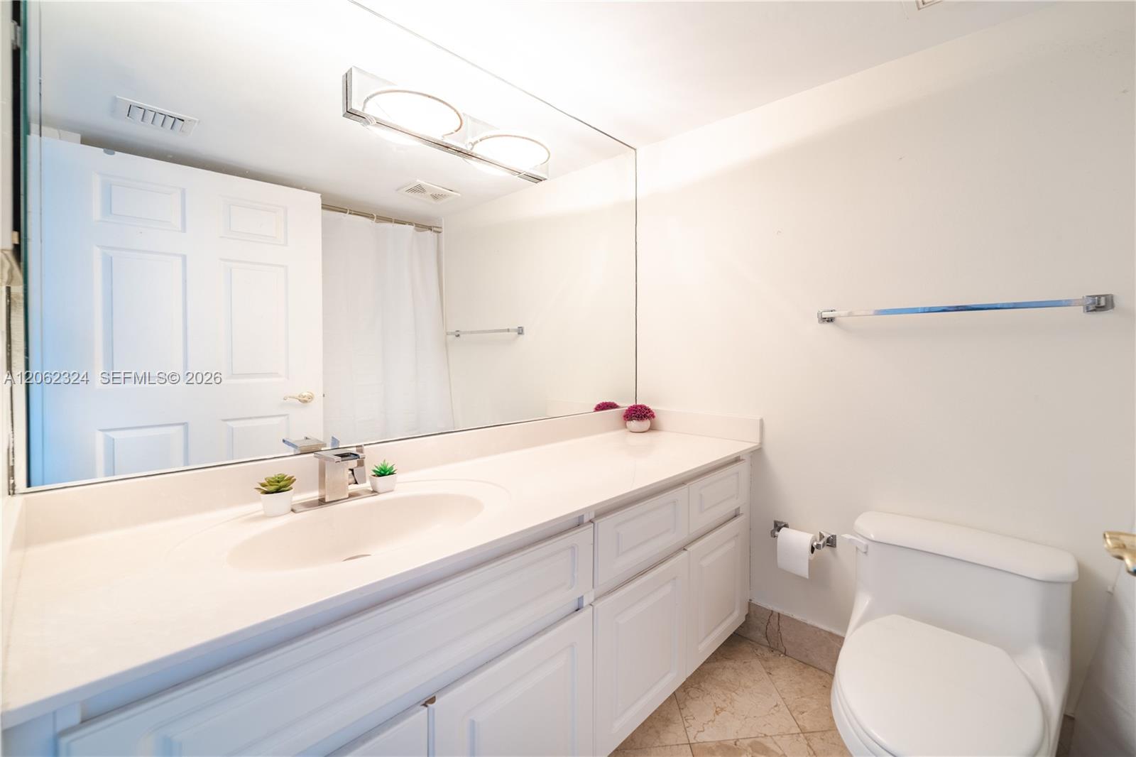 6301 Collins Avenue 2802 Property Photo 11