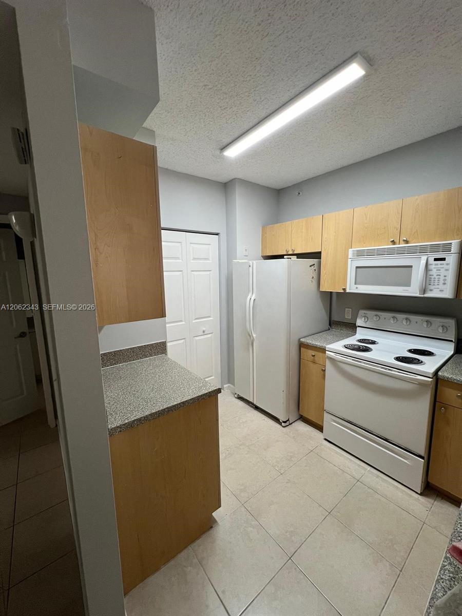 8020 N Nob Hill Road 102 Property Photo 1