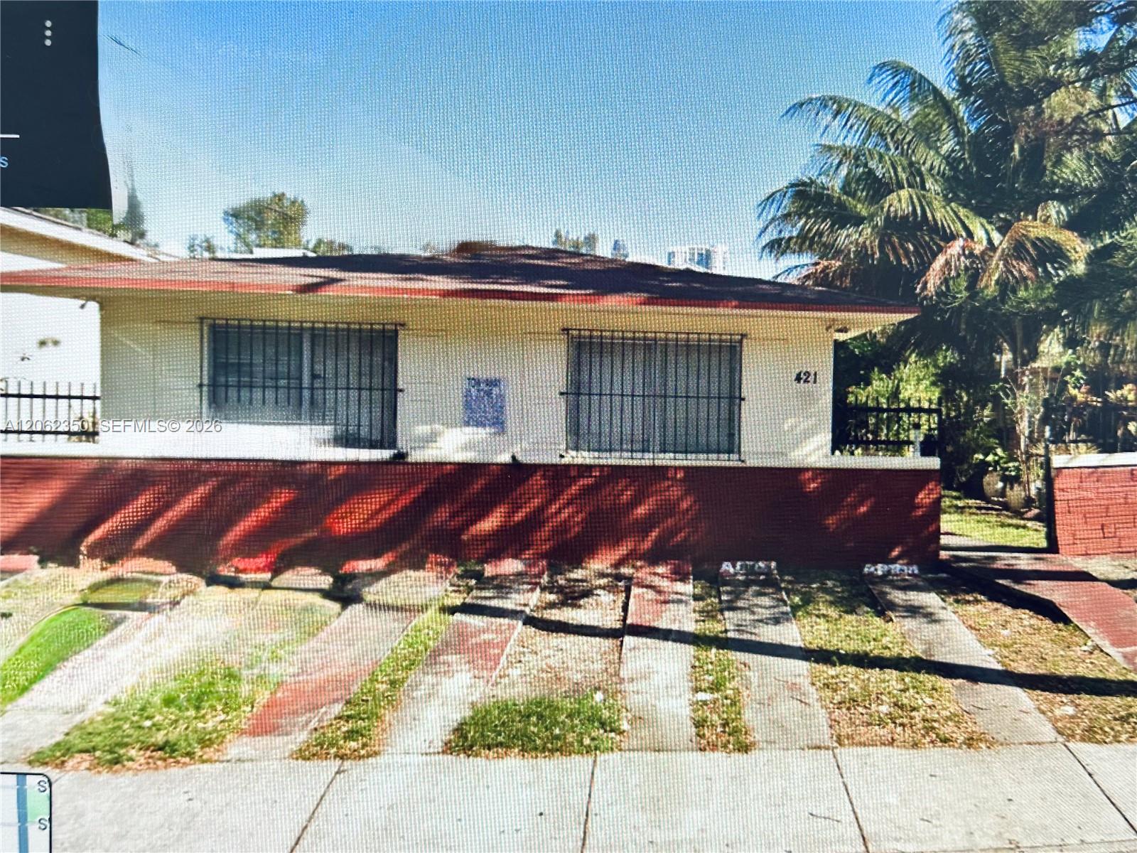 421 SW 9th Avenue Property Photo 1