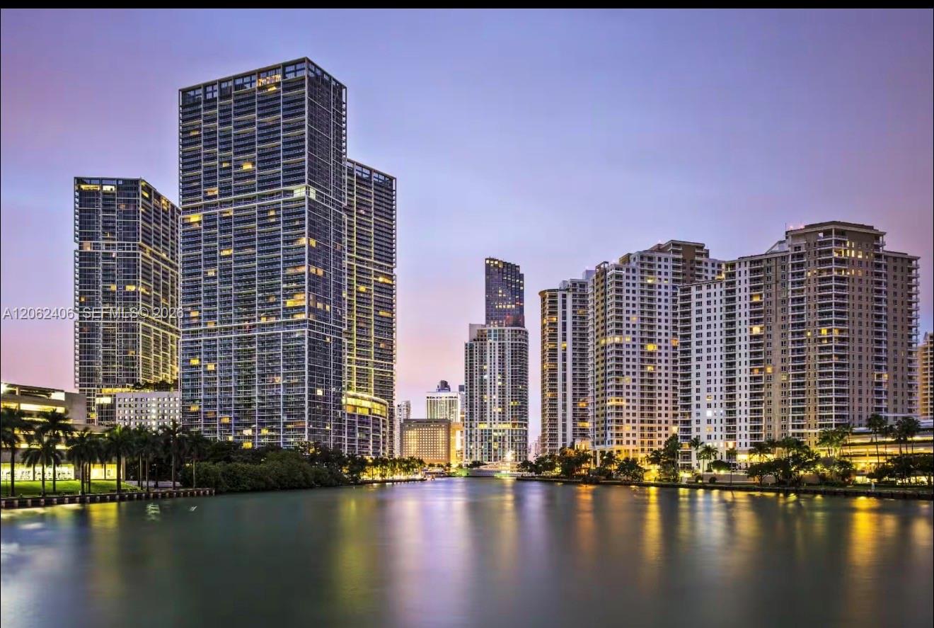 485 Brickell Avenue 4711 Property Photo 1