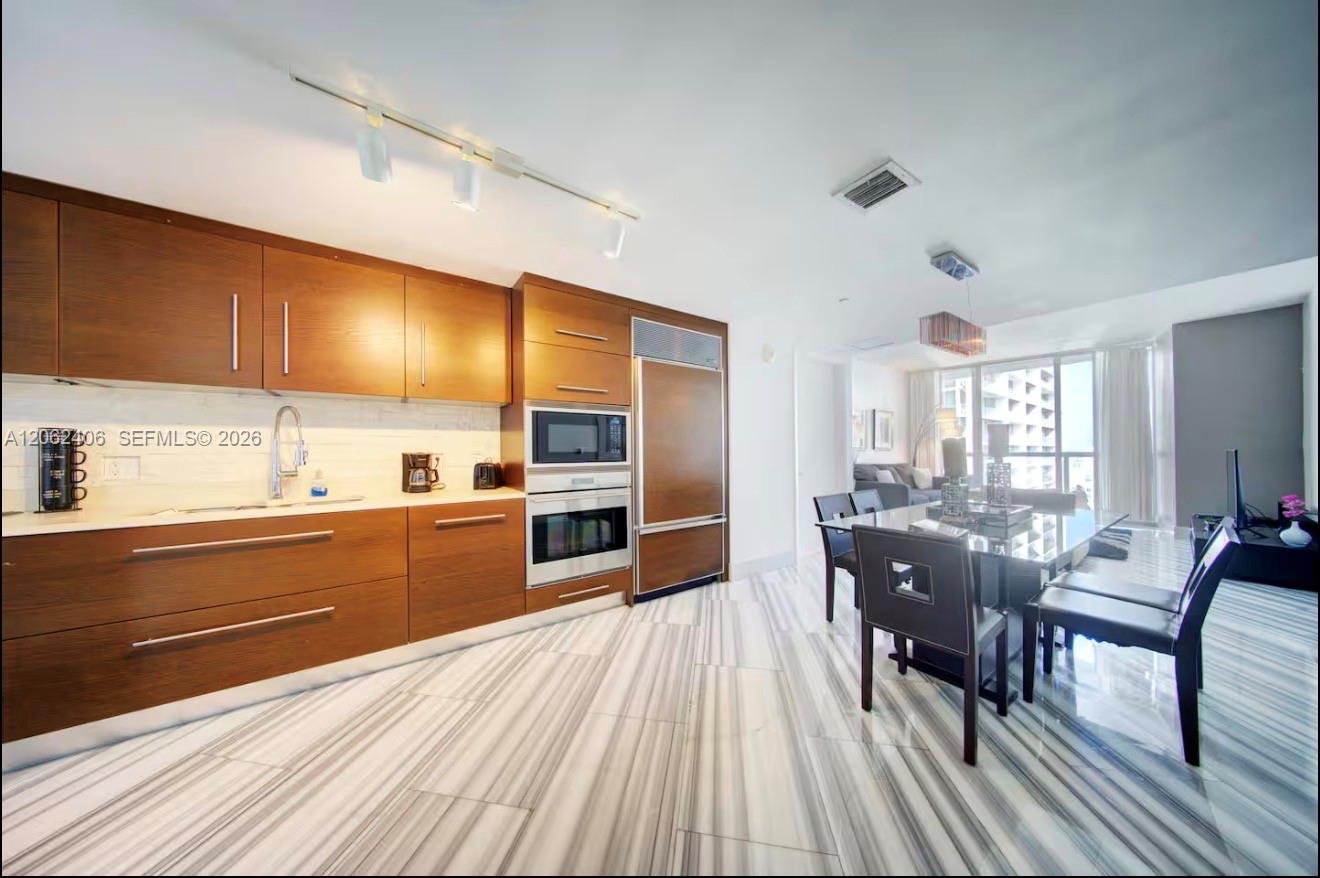 485 Brickell Avenue 4711 Property Photo 5