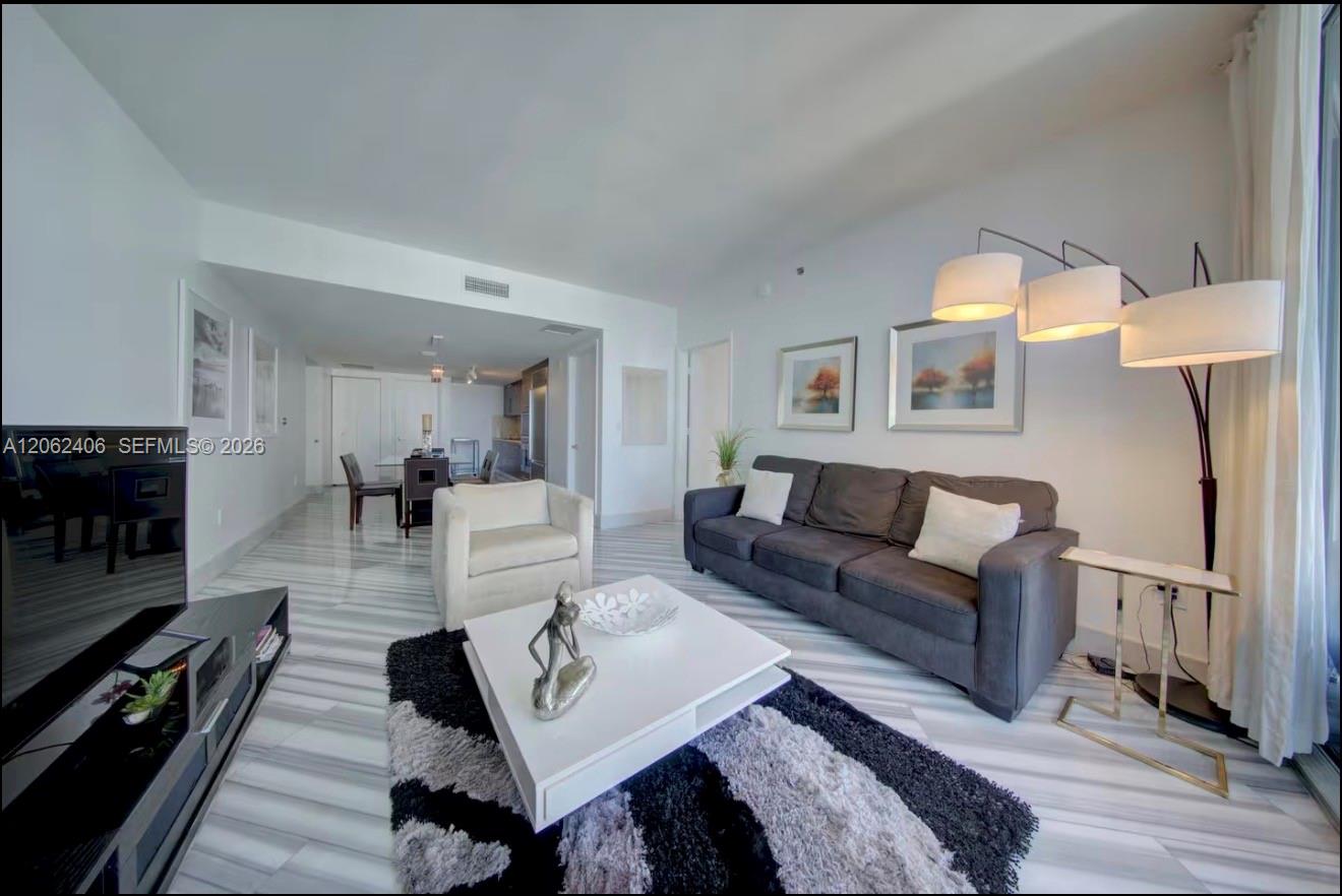 485 Brickell Avenue 4711 Property Photo 6