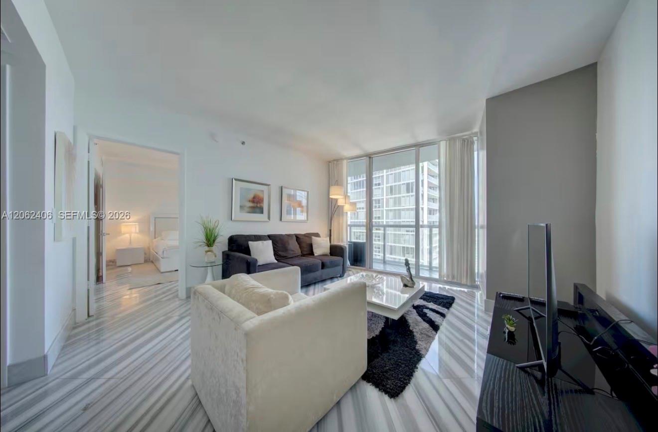 485 Brickell Avenue 4711 Property Photo 8