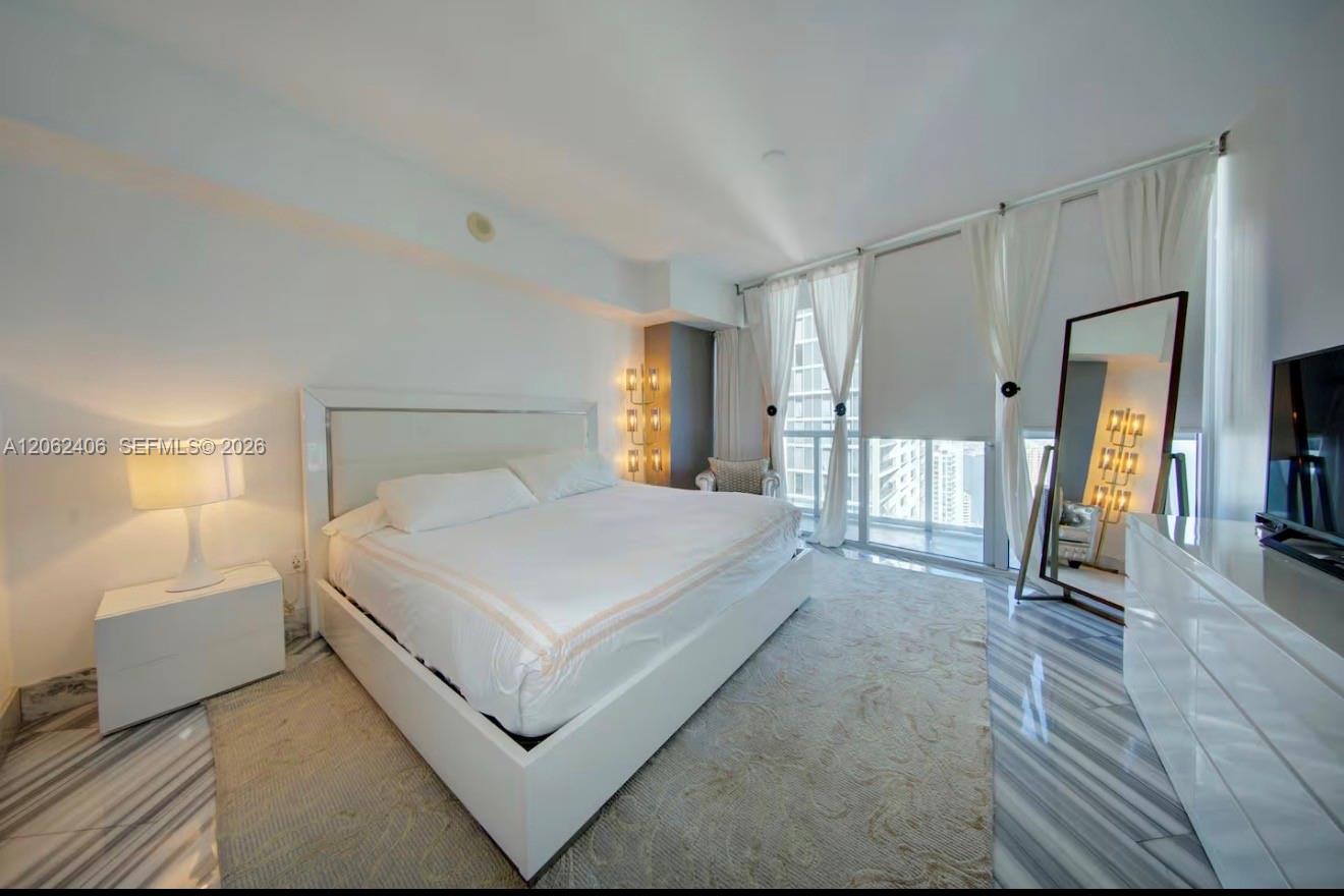 485 Brickell Avenue 4711 Property Photo 9