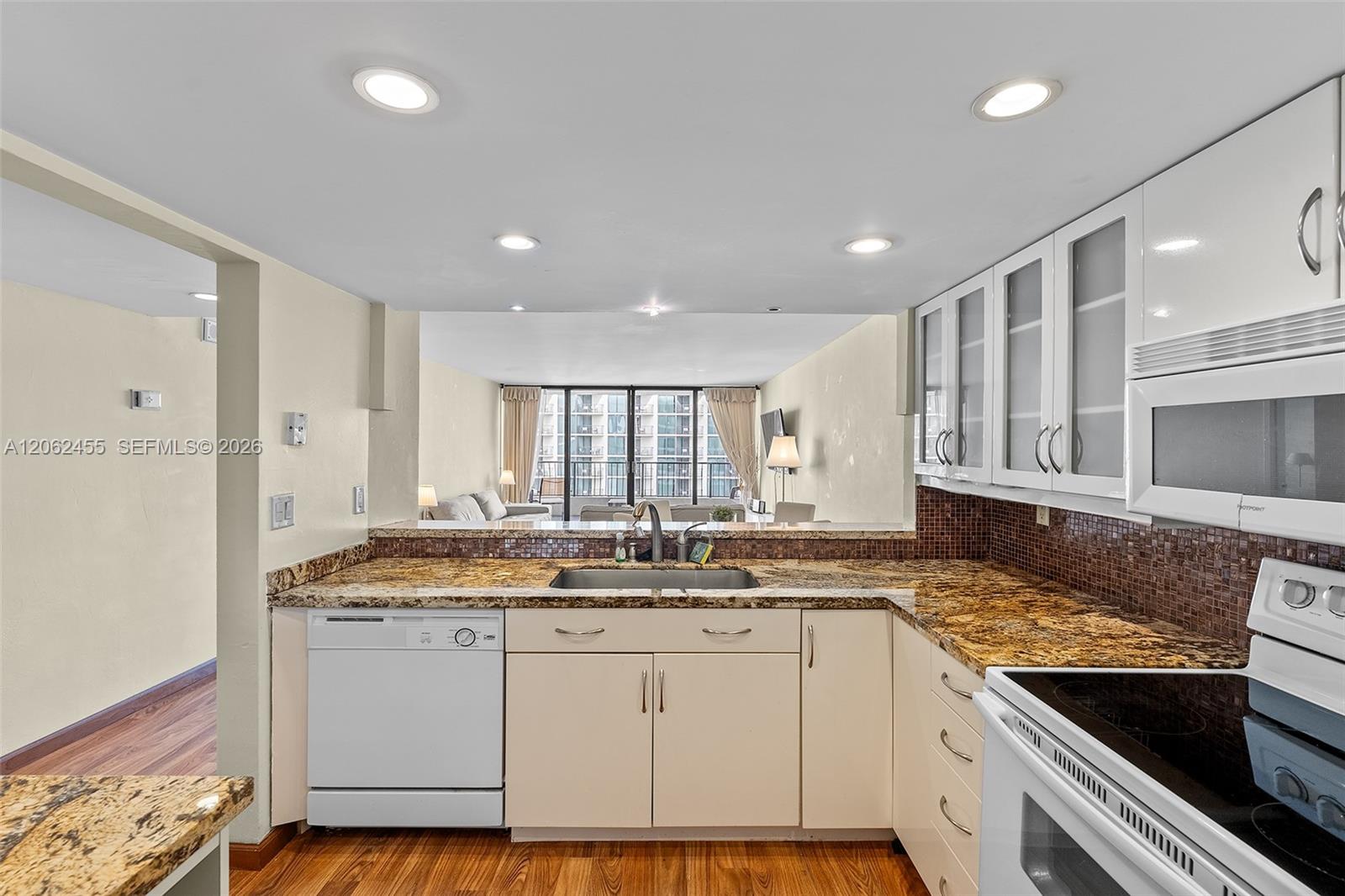 555 Ne 15th Street 14g Property Photo 4