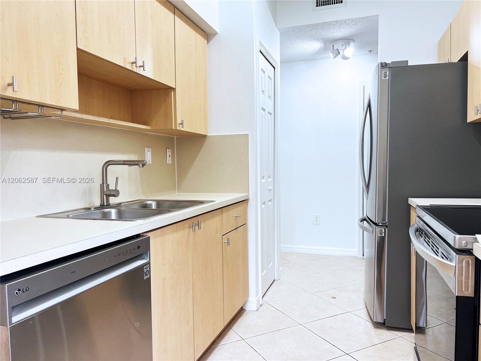 7085 Nova Drive 330 Property Photo 9