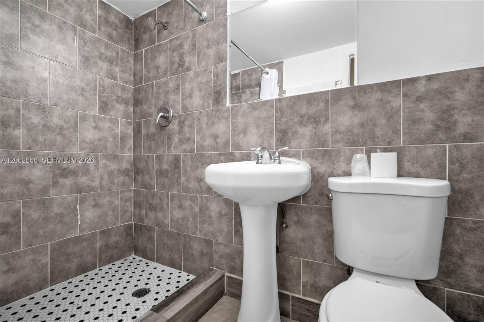 8 E 13th Street Property Photo 4