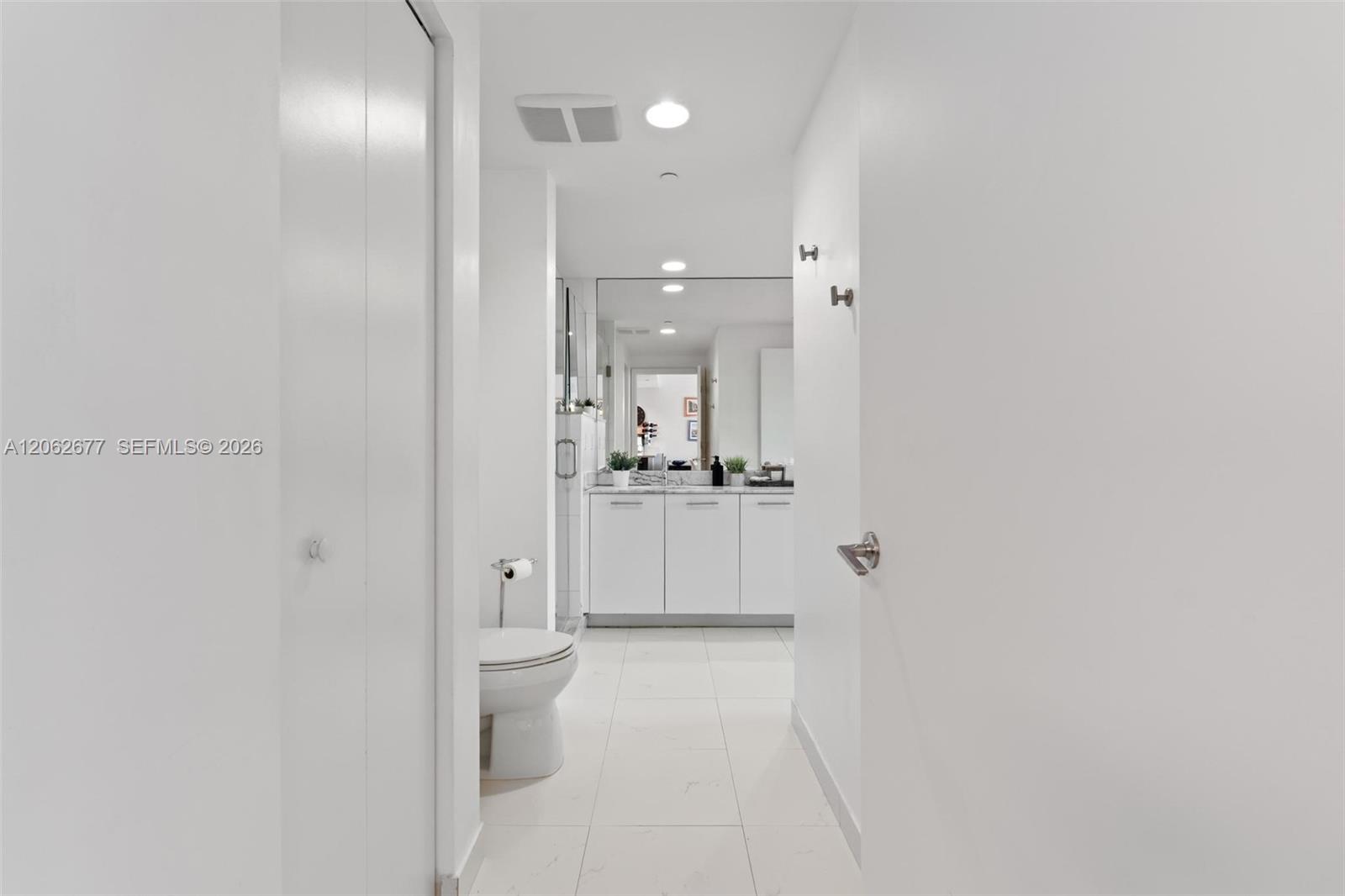 500 Brickell Avenue 1405 Property Photo 32