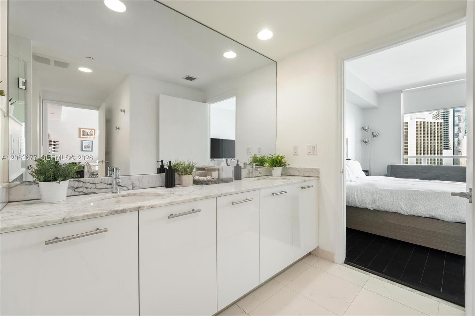 500 Brickell Avenue 1405 Property Photo 34